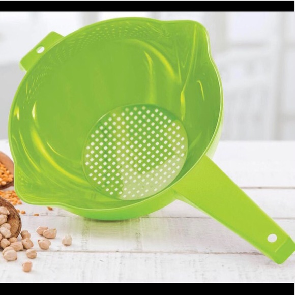 Tupperware Small 1 Quart Colander with Handle - Picture 4 of 12
